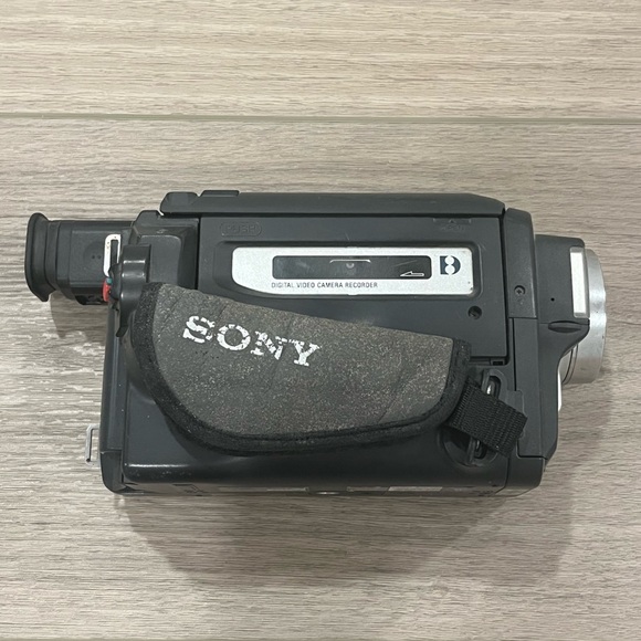 Sony Handycam Hi8 DCR-TRV130 NTSC NOT TESTED - Picture 5 of 8